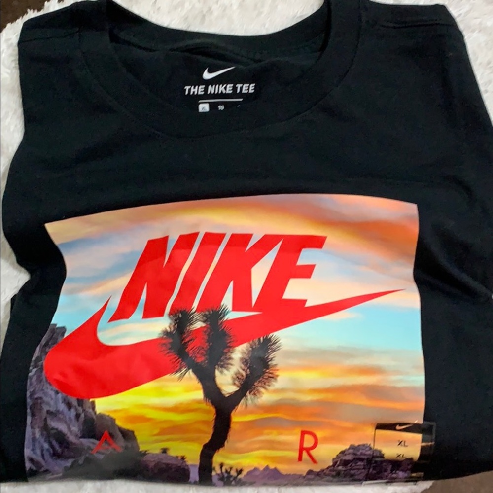 “BRAND NEW” The Nike Tee Size XL Men’s